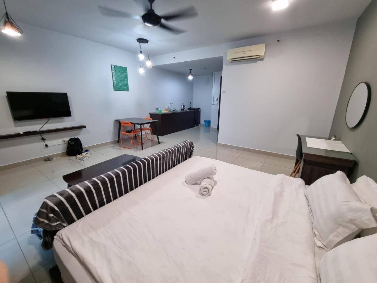 De Houz @ Setia Alam Trefoil Homestay Шах-Алам Экстерьер фото